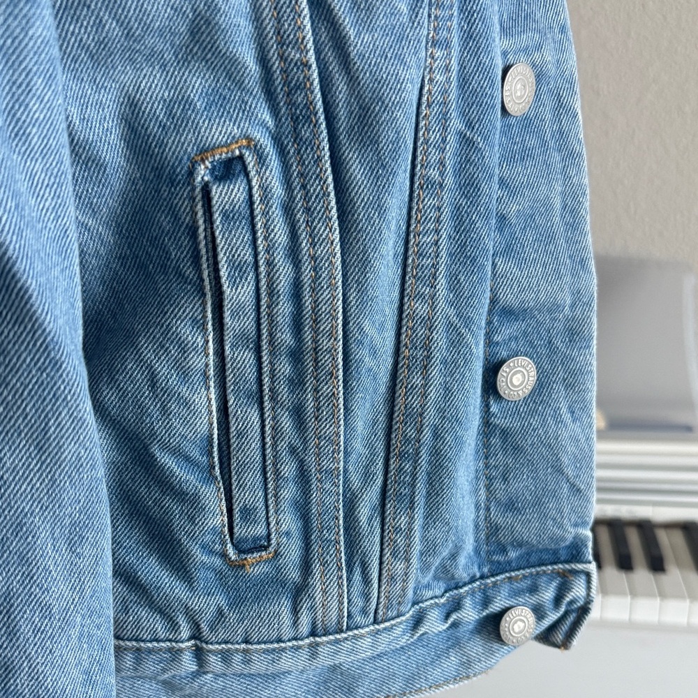Levi's Kid’s Light Blue Jean Jacket Sz 10/12 - Picture 4 of 8